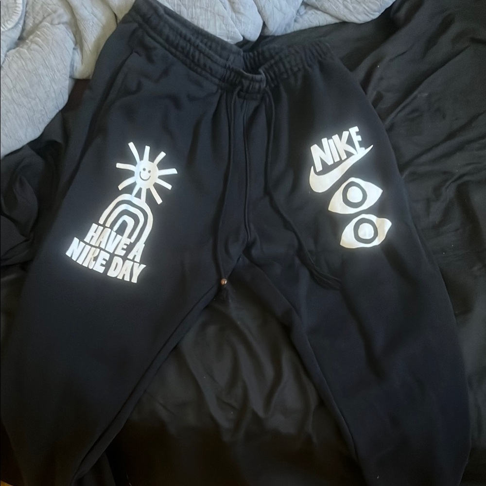 Nike Black Graphic Sweatpants Relaxed Fit